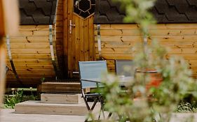 Logement Insolite Sous Forme De Tonneau 1 Domaine Les Hirondelles